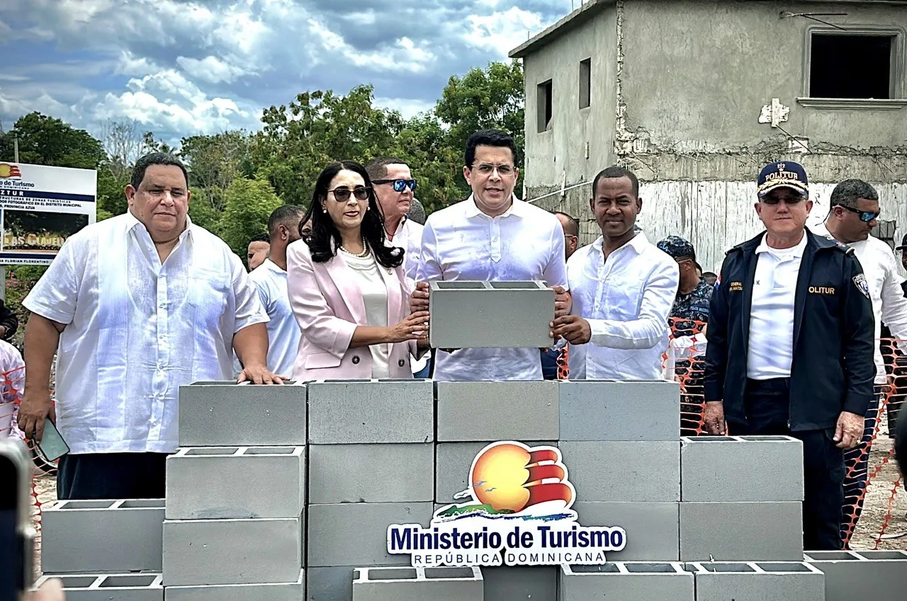 Turismo inicia obra en Las Clavellinas de Azua
