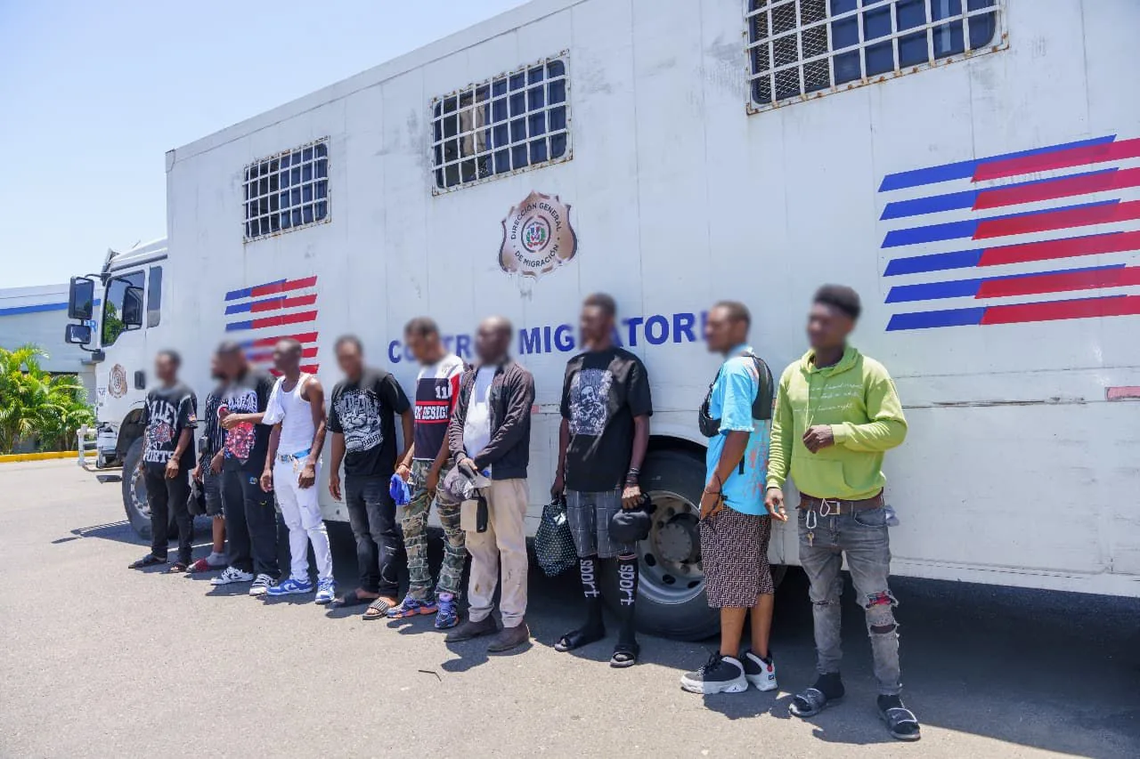 DGM deporta más de mil extranjeros en condición migratoria irregular durante operativos y controles fronterizos