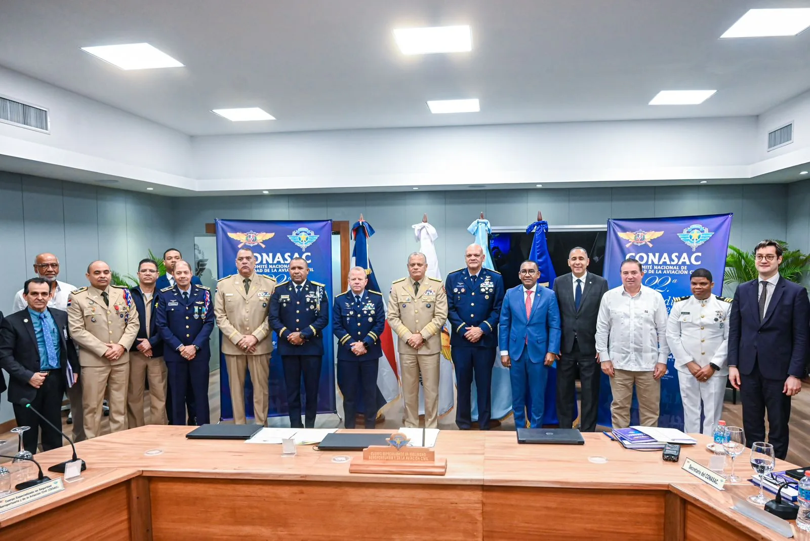 Ministro de Defensa encabeza la XXII sesión del CONASAC y aprueban medidas clave para fortalecer la seguridad de la aviación civil