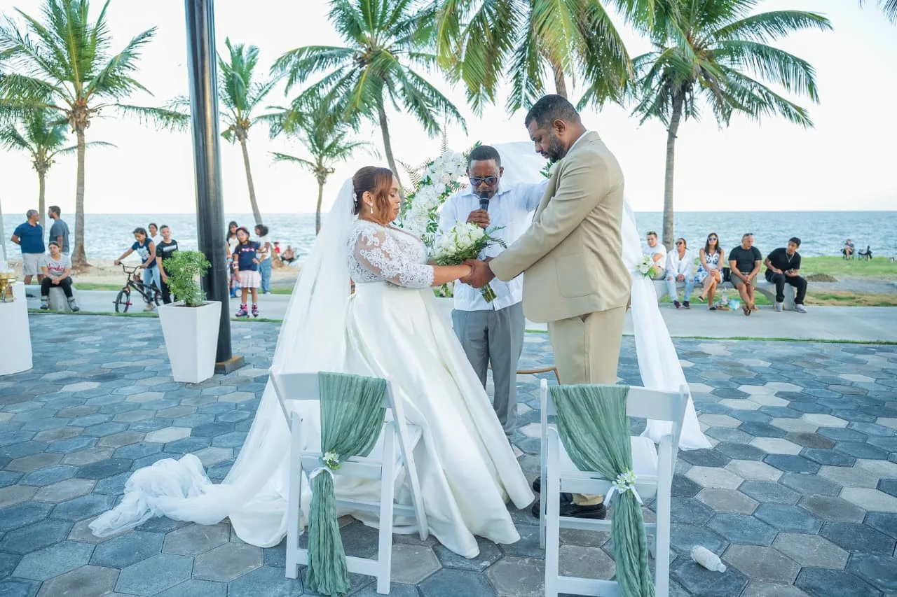 Amor frente al mar: espacios recuperados por Carolina en el malecón se afianzan como escenarios de bodas