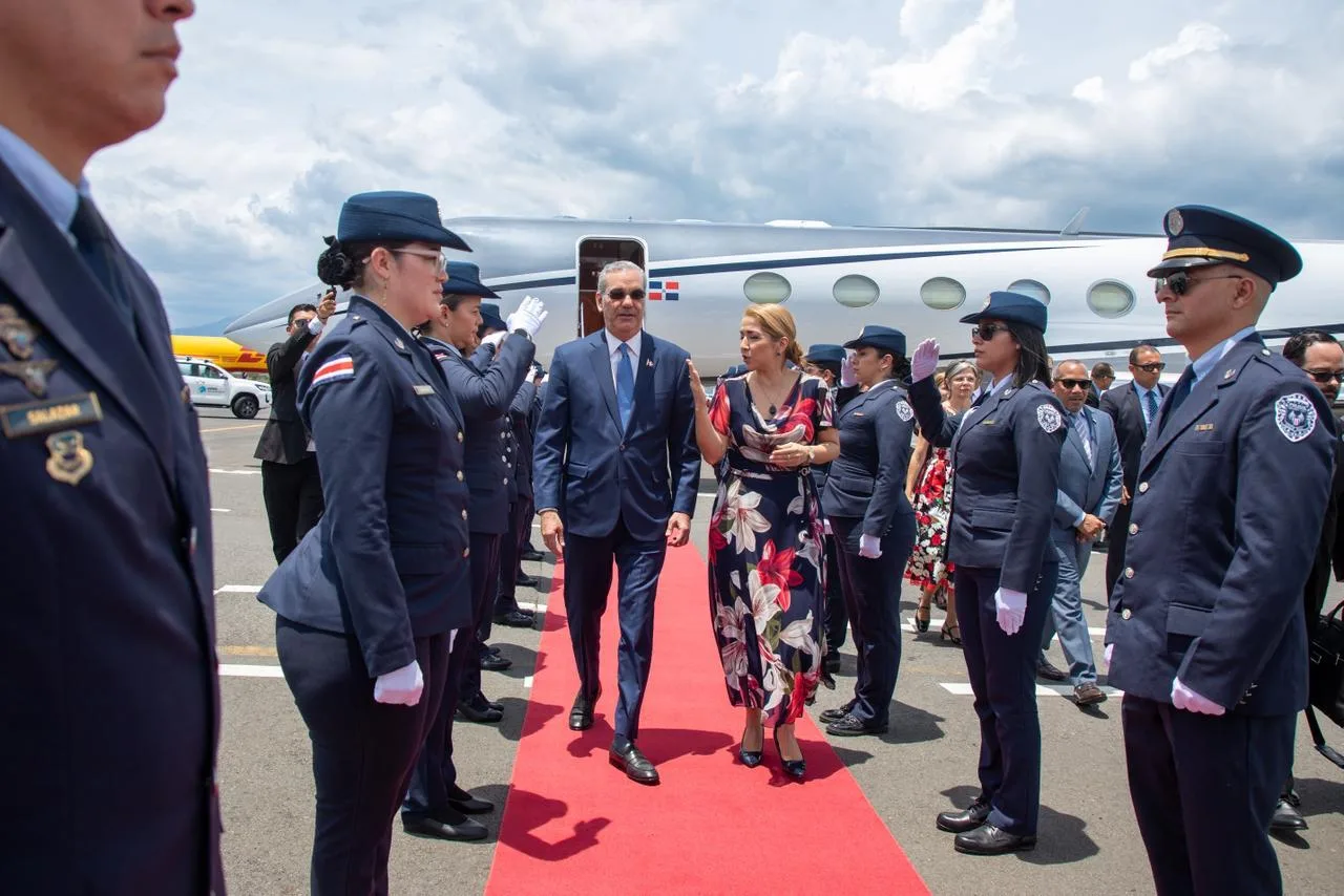 Presidente Abinader llega a Costa Rica para participar en actos de transmisión de mando presidencial de Laura Fernández Delgado
