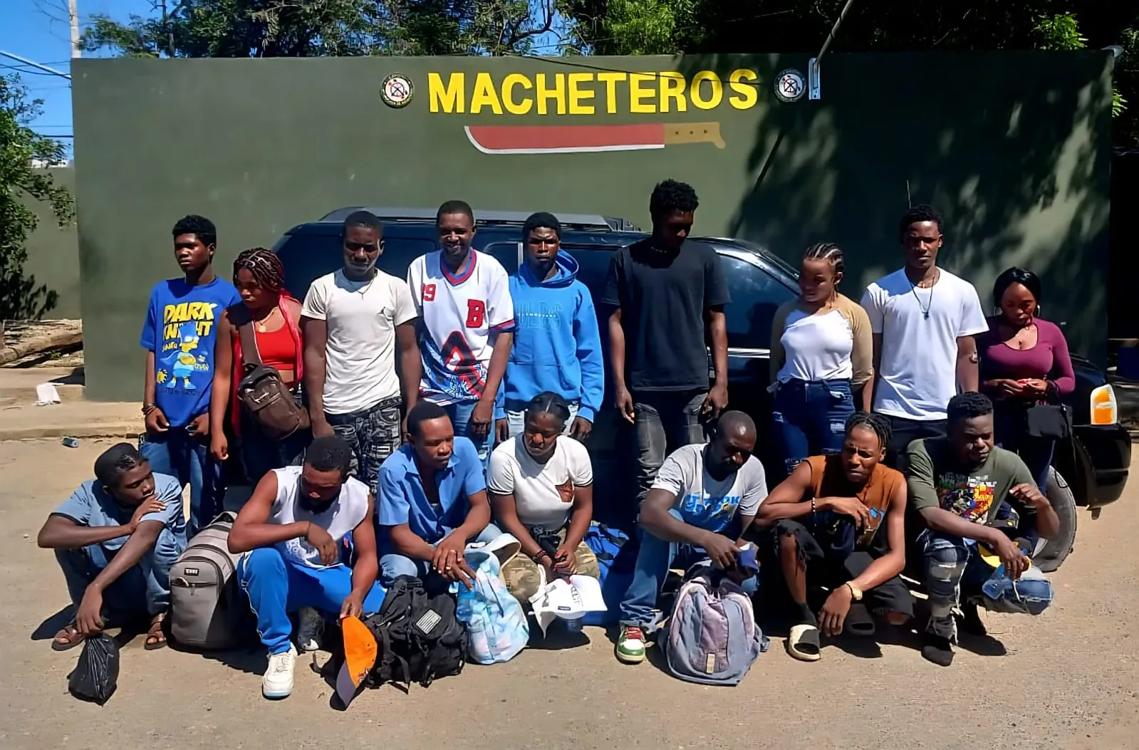 Ejército intercepta jeepeta con 16 inmigrantes indocumentados en Mao