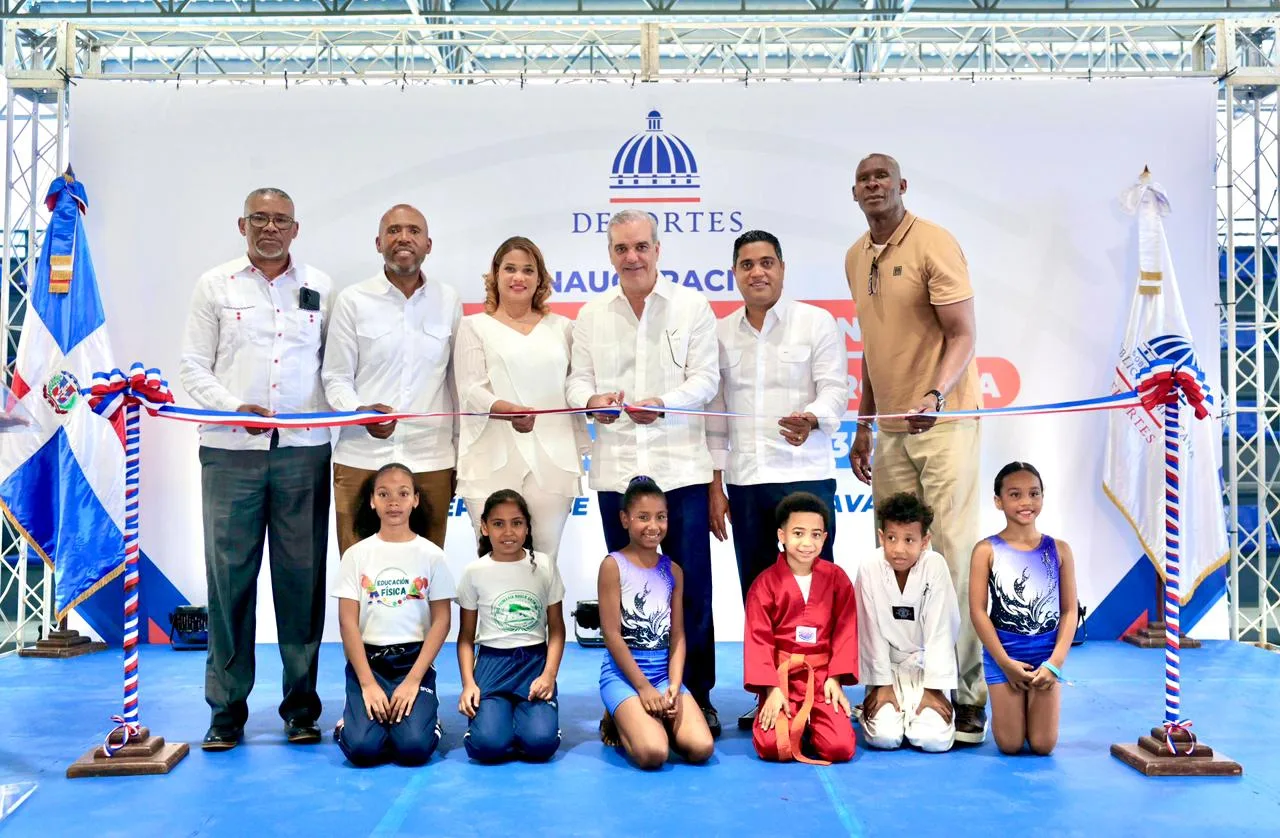 Presidente Abinader inaugura pabellones deportivos para fortalecer el deporte y la recreación de la juventud de La Romana