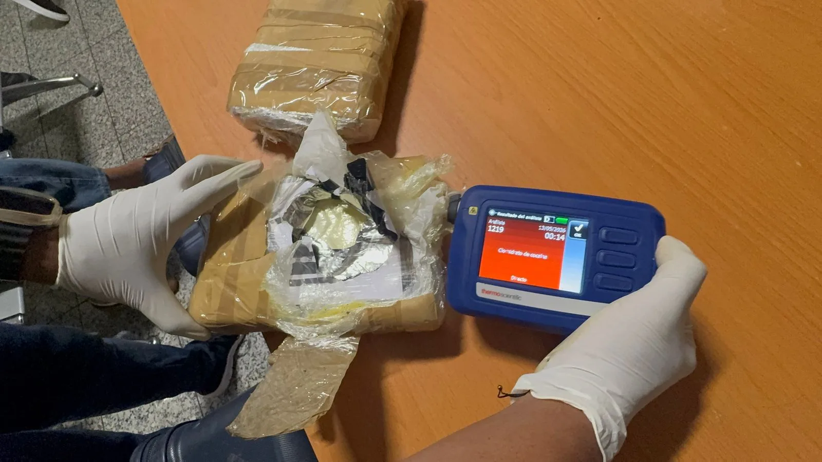 AILA: Arrestan dominico-suiza con dos paquetes de presunta cocaína