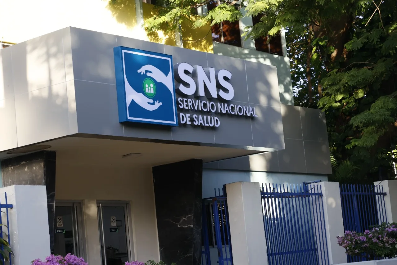 SNS elimina esquema de contratos privados en centros de salud y fortalece control institucional