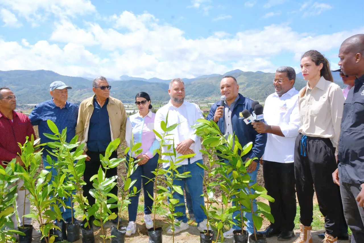 Hecmilio Galván «Es tiempo de aprovechar la agricultura de Constanza para el Agroturismo»