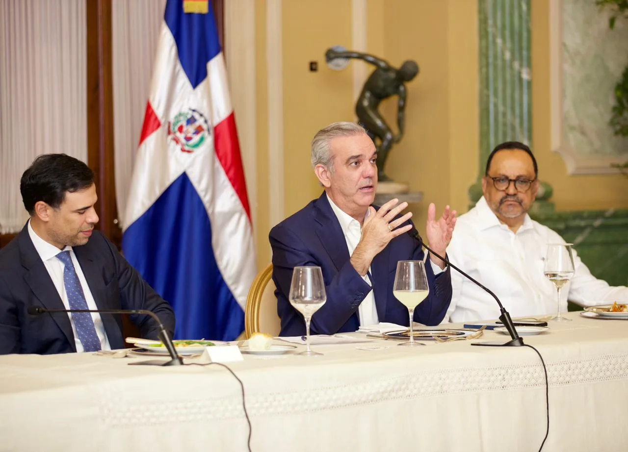 Presidente Luis Abinader reafirma respaldo a la clase artística y escucha propuestas del sector cultural