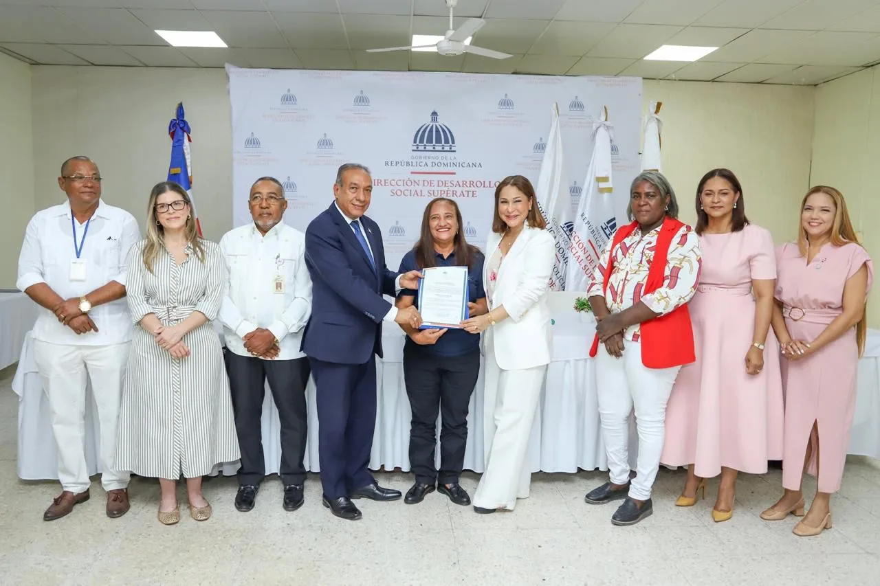 Supérate y Conape habilitan más de 70 personas cuidadoras de personas adultas mayores en Azua
