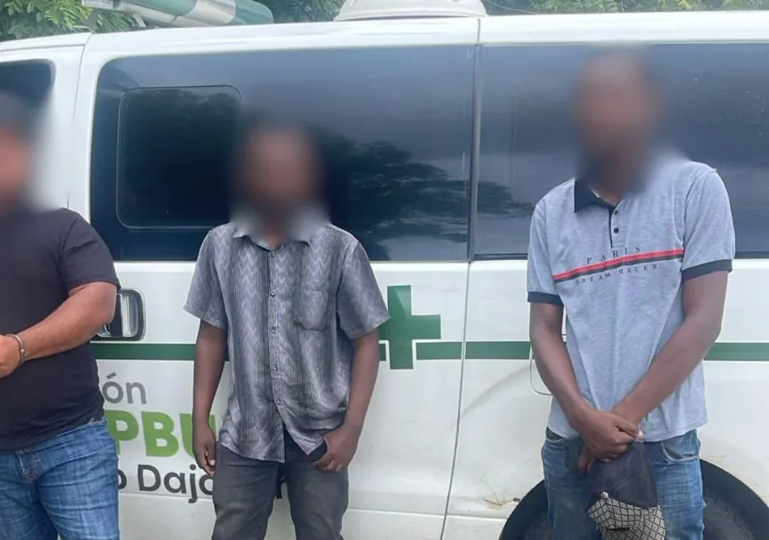 DGM detiene ambulancia transportando haitianos indocumentados en Dajabón