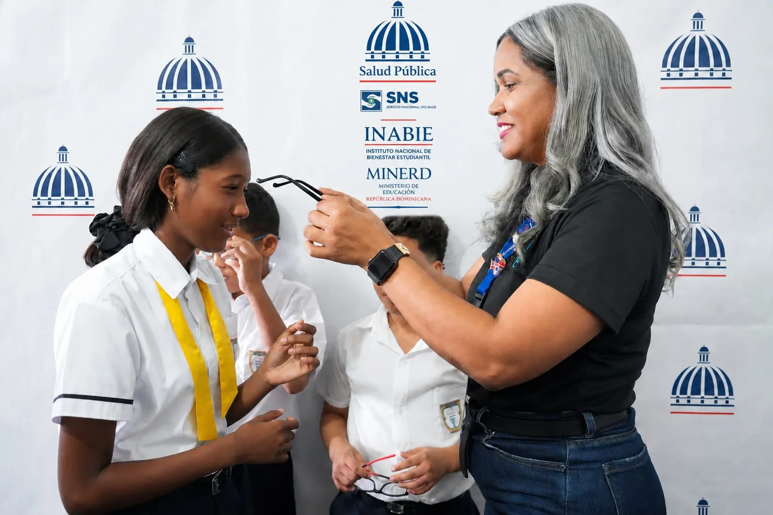Programa Salud Escolar ampliará servicios y entrega de dispositivos médicos en centros educativos