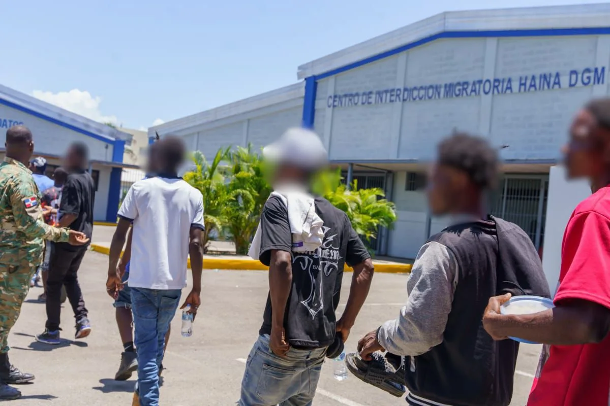 Migración detuvo 957 extranjeros este lunes y deportó 967 personas por la frontera con Haití