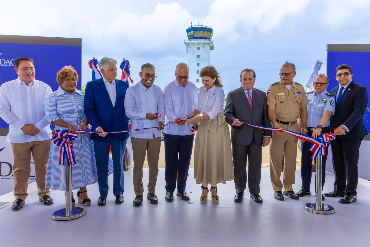 IDAC, DA y FARD inauguran torre de control y sistema de balizamiento de pista en la Base Aérea de San Isidro