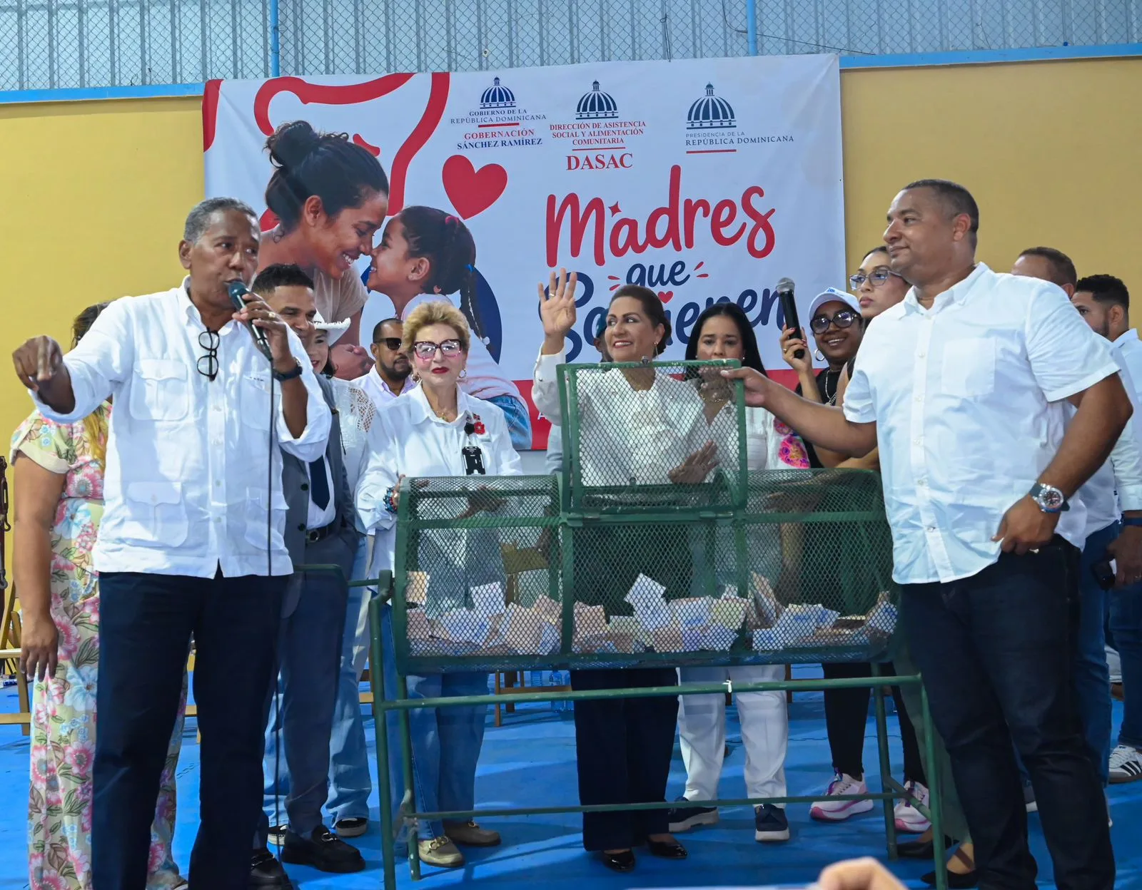 Madres de Sánchez Ramírez reciben jornada del gobierno cargada de emoción y gratitud