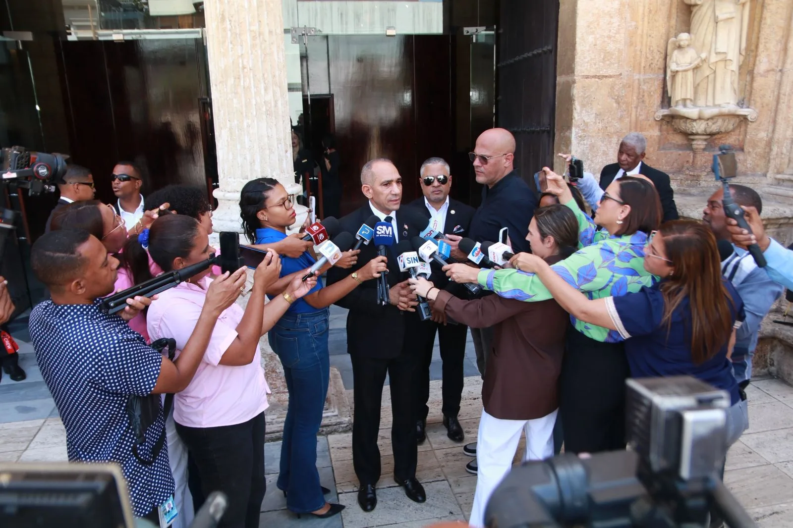 Presidente dispone ascenso de más de 600 agentes de la DNCD y fortalece la Carrera del Agente Antinarcóticos