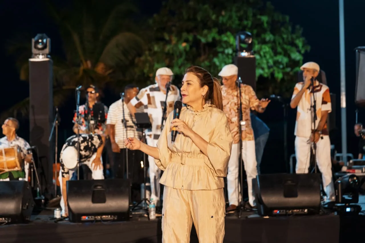 Concierto del Grupo Bonyé para las madres en el Malecón Deportivo atrajo más de 4 mil personas