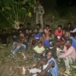 Ejército detiene a 23 haitianos indocumentados que se ocultaban en zona boscosa de Guayubín