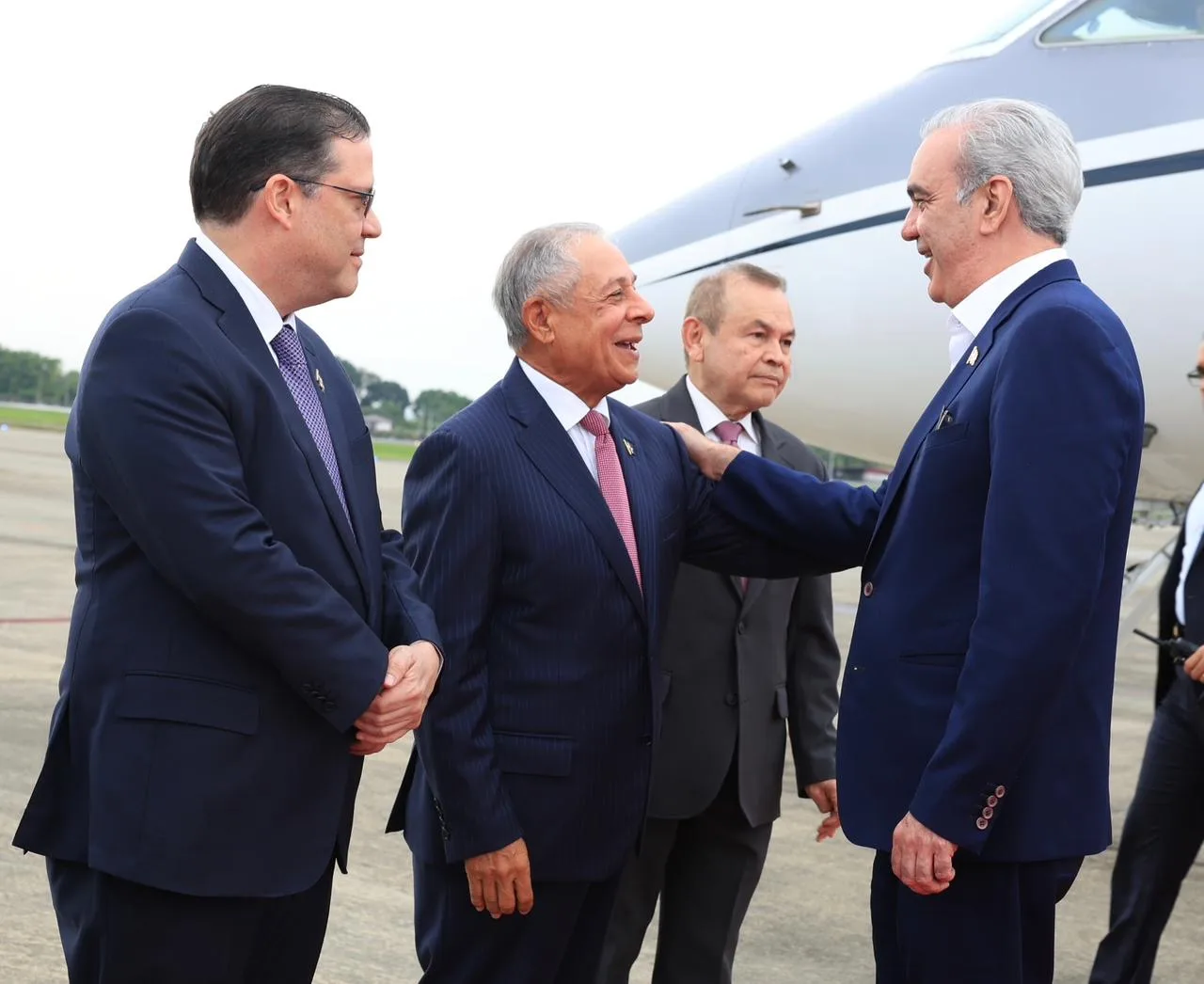Presidente Abinader llega a Panamá, donde será orador principal del Congreso Mundial de Zonas Francas