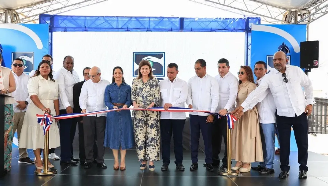 Raquel Peña y director del SNS entregan obras que fortalecen servicios de salud en Valverde