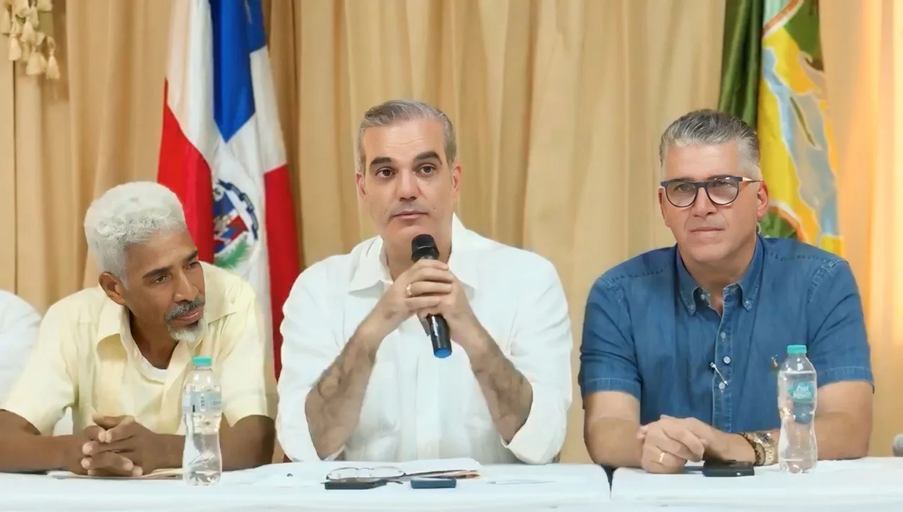 Abinader escucha demandas de ganaderos de Duvergé y reafirma respaldo al desarrollo del sector agropecuario
