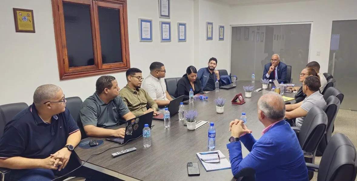 Presidente de la Hermandad supervisa avances del sistema tecnológico institucional