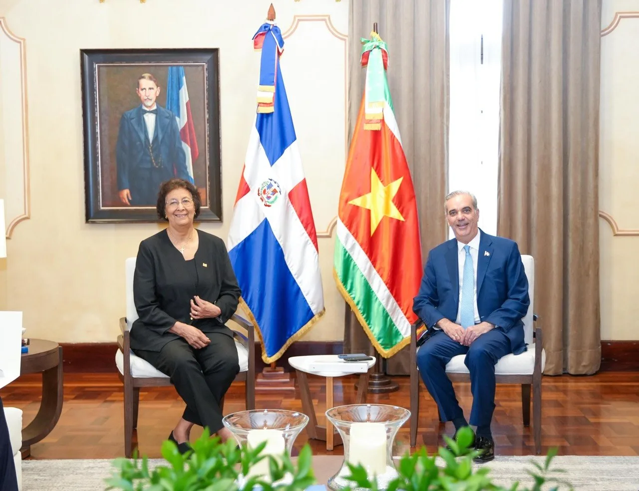 Presidente Abinader recibe a su homóloga de Surinam, Jennifer Geerlings-Simons, en visita oficial