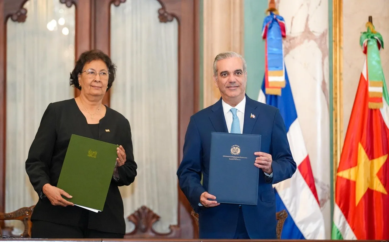 Gobiernos de República Dominicana y de Surinam firman acuerdos de cooperación y alianzas estratégicas en el sector turístico, agricultura e inversión privada