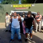 Ejército pone a disposición del Ministerio Público a dos dominicanos detenidos con 11 haitianos indocumentados en Valverde