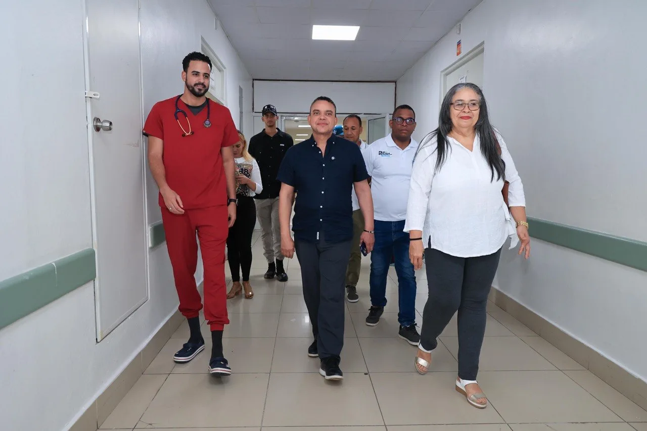 Director del SNS interviene Hospital Taiwán en Azua; entidad asume funciones operativas