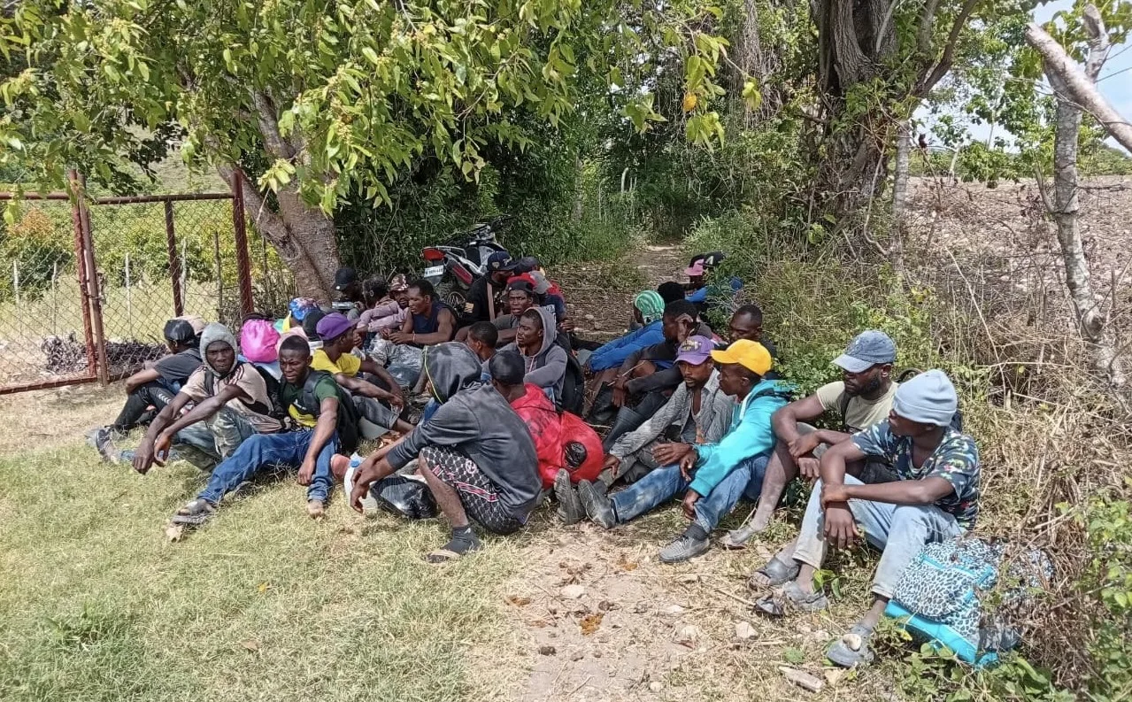 Ejército intercepta a 35 haitianos indocumentados en montañas de El Cercado
