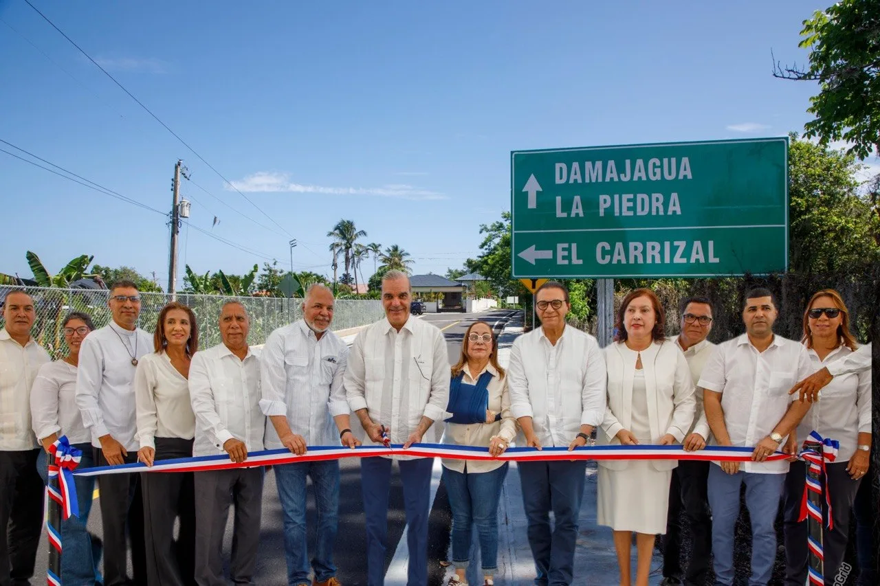 Presidente Abinader inaugura carretera Carrizal–La Piedra–La Guázuma, que impulsa producción agrícola, mejora movilidad de las familias y fortalece potencial ecoturístico de la sierra de Santiago