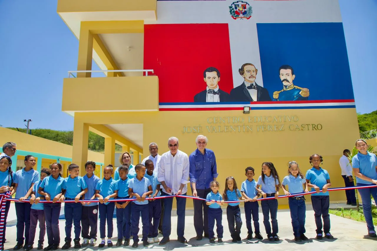 Presidente Abinader inaugura la Escuela Básica José Valentín Pérez Castro en La Noriega y entrega de manera simultánea 27 aulas para nivel inicial