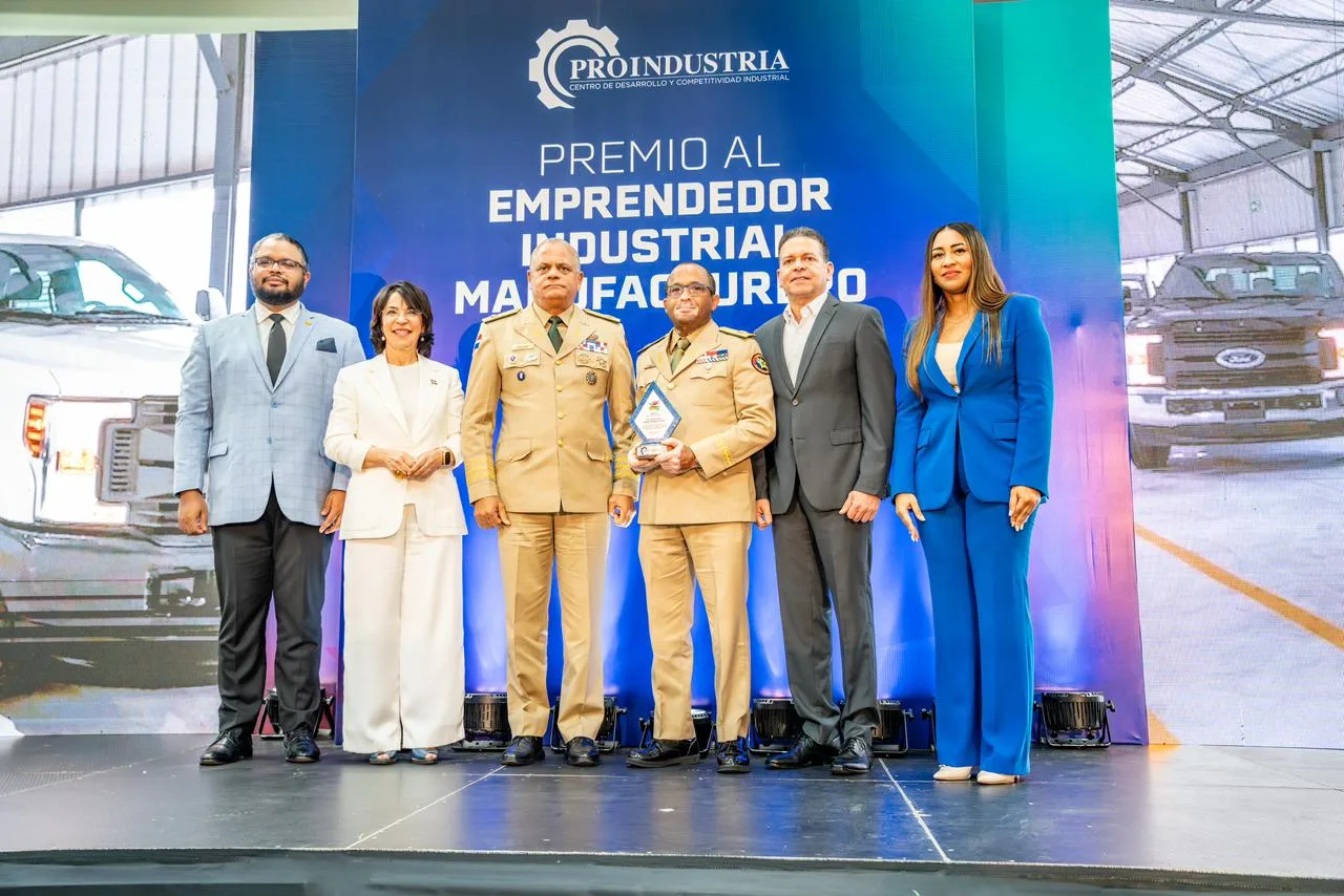 PROINDUSTRIA reconoce al Ministerio de Defensa por sus aportes a la innovación y al desarrollo industrial de la República Dominicana