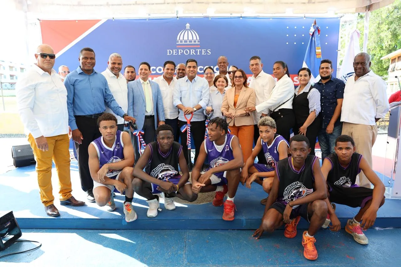 Ministro Kelvin Cruz inicia construcción del techado multiuso de Matanzas, Peravia, con inversión de RD$28 millones