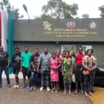 Ejército intercepta vehículo utilizado para el transporte ilegal de 14 extranjeros en Guayubín