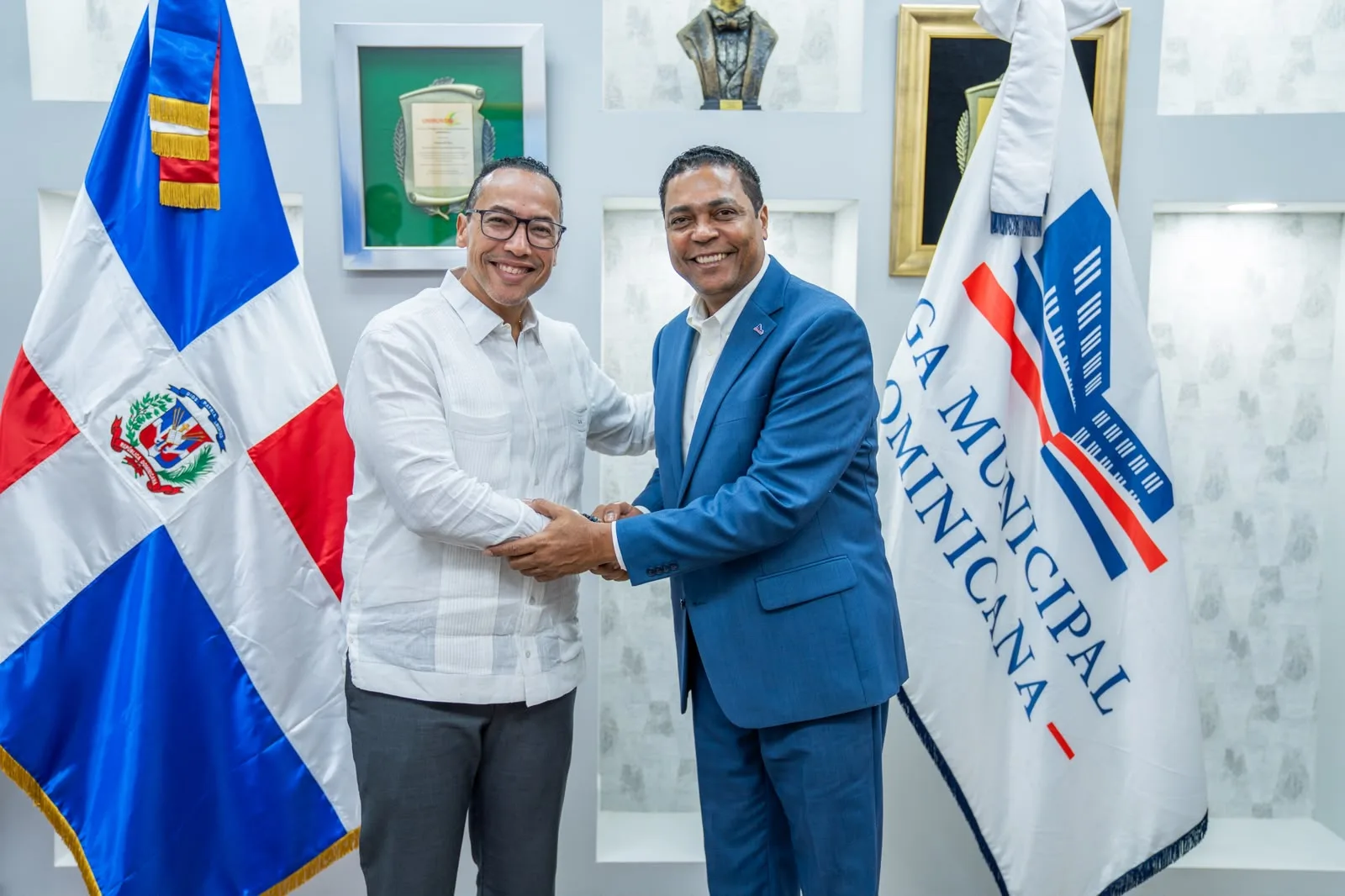 Liga Municipal Dominicana y Dirección de Pasaportes coordinan jornada emisión pasaporte electrónico para autoridades municipales