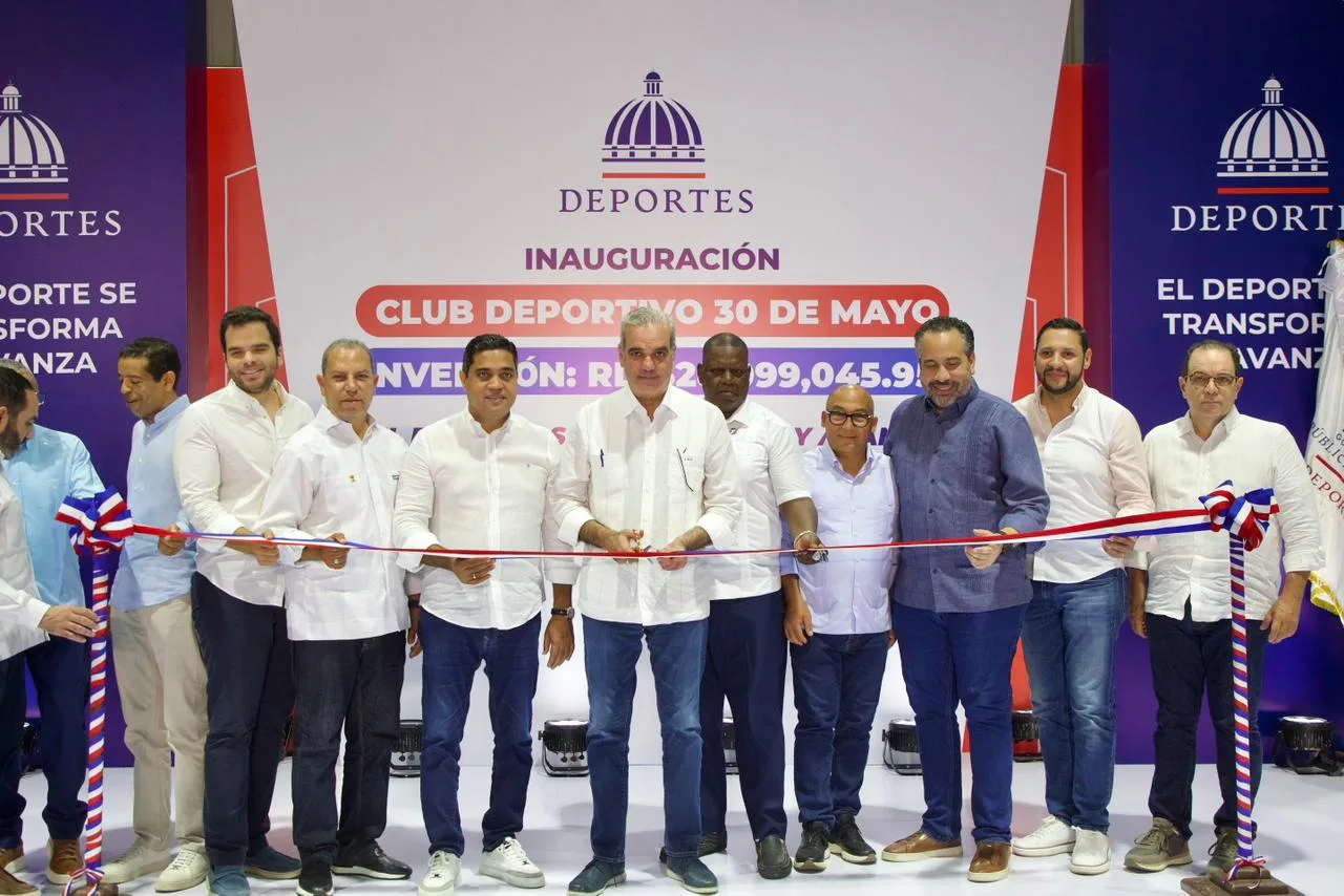 Tras una espera de 50 años, presidente Abinader entrega el techado del Club Deportivo 30 de Mayo