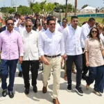 David Collado supervisa construcción de obra en los Bajos de Haina