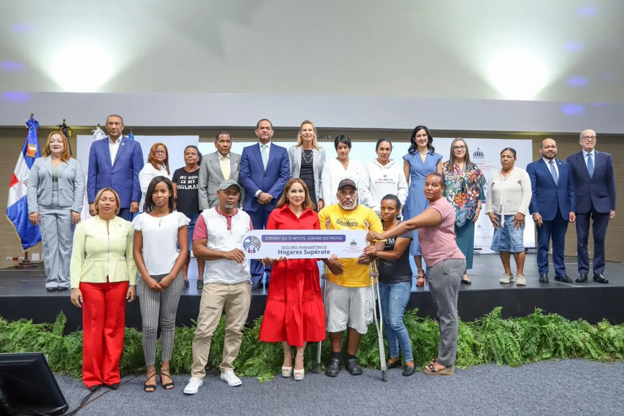 Gobierno y PNUD presentan proyecto seguros paramétricos para proteger hogares Supérate ante fuertes lluvias y huracanes
