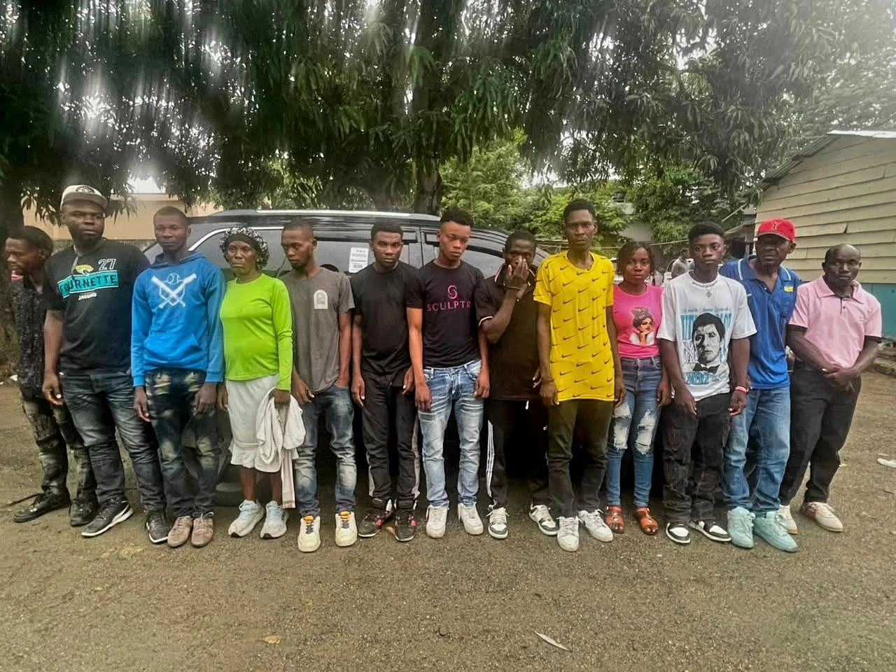 Ejército detiene a 13 haitianos indocumentados tras persecución de una jeepeta en Santiago Rodríguez