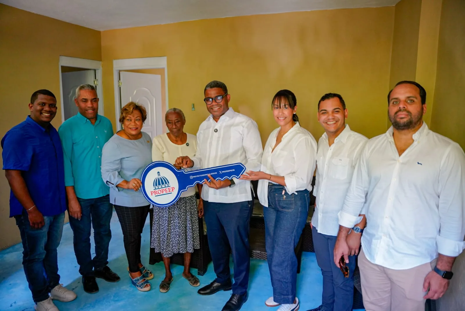 Propeep cumple el sueño de doña Flor María Pérez y le entrega una vivienda totalmente remozada en Hato Nuevo