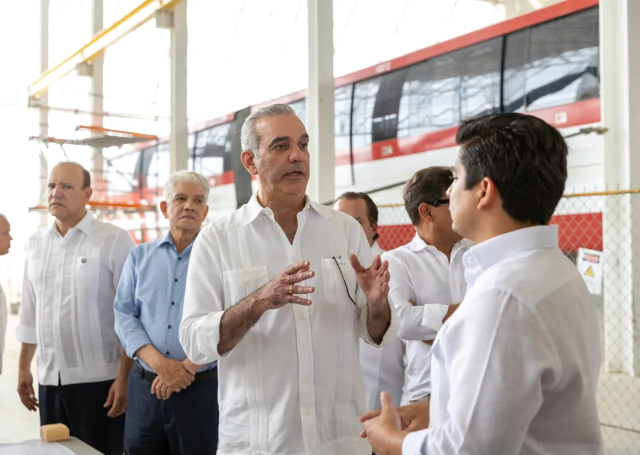 Presidente Abinader supervisa avances del Monorriel de Santiago; obra civil estaría completada en agosto y las pruebas dinámicas de movimiento de trenes se realizarían en último trimestre del año