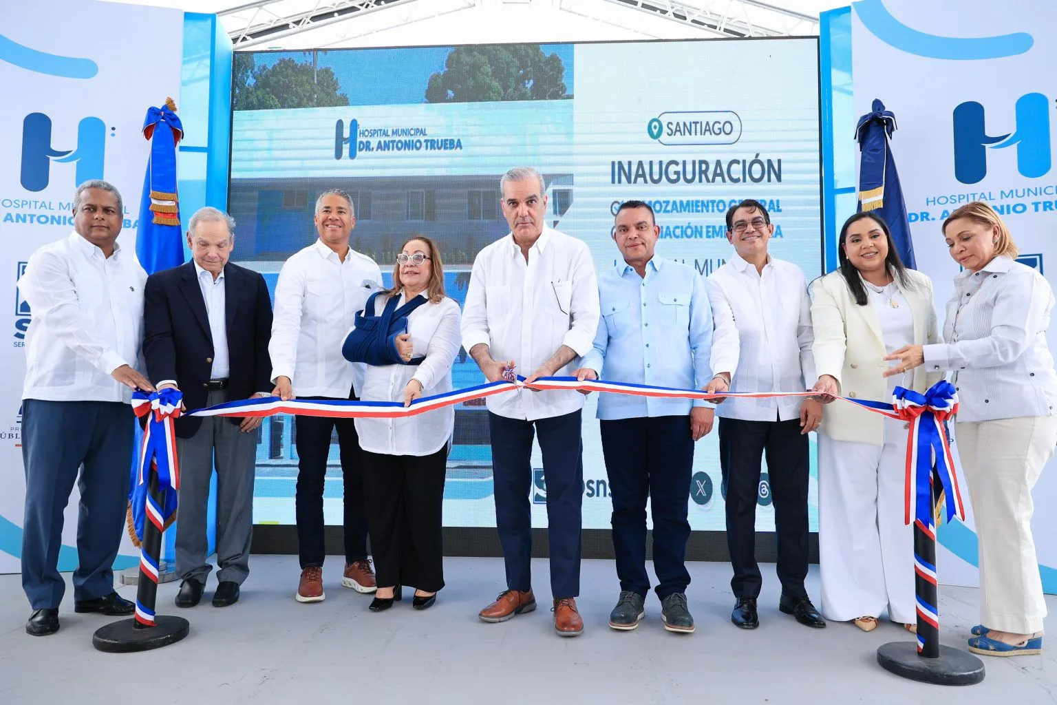 Presidente Abinader encabeza entrega del remozamiento y ampliación del Hospital Periférico Dr. Antonio Trueba en Santiago