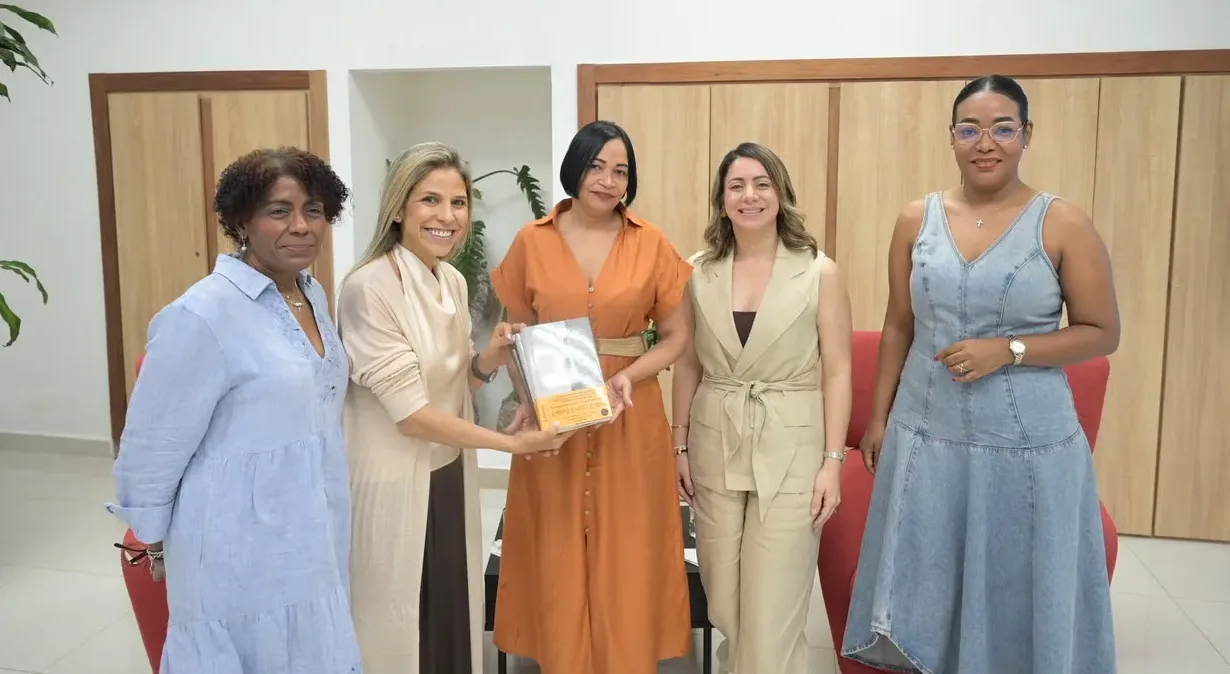 Karina Sainz Borgo: resistencia y memoria en encuentro organizado por el Ministerio de la Mujer
