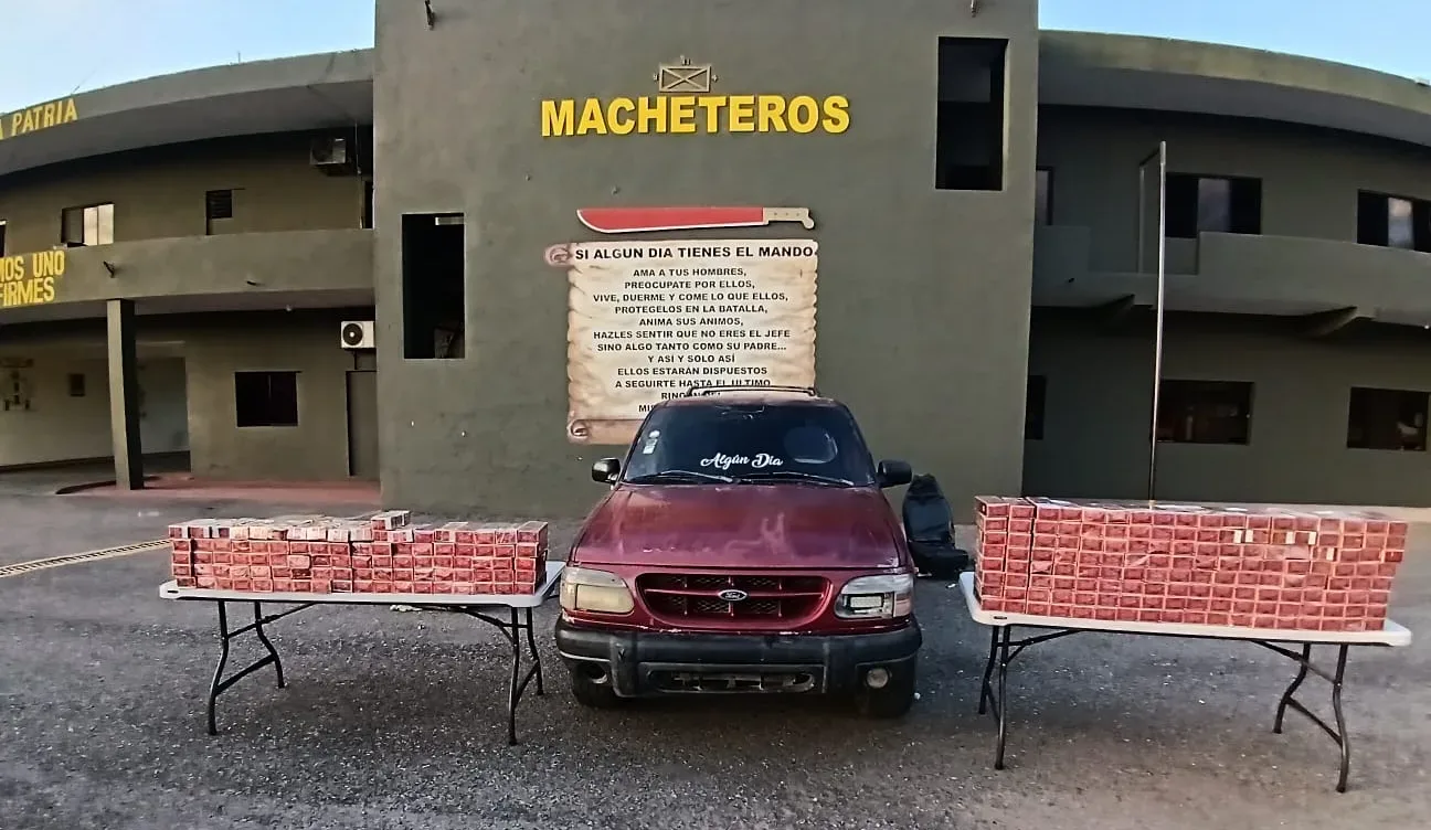 Ejército ocupa contrabando de 50,000 cigarrillos oculto en compartimento secreto de un vehículo en Santiago Rodríguez
