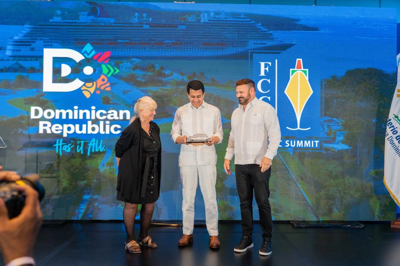 FCCA reconoce al ministro David Collado por su liderazgo en el crecimiento de la industria de cruceros de RD