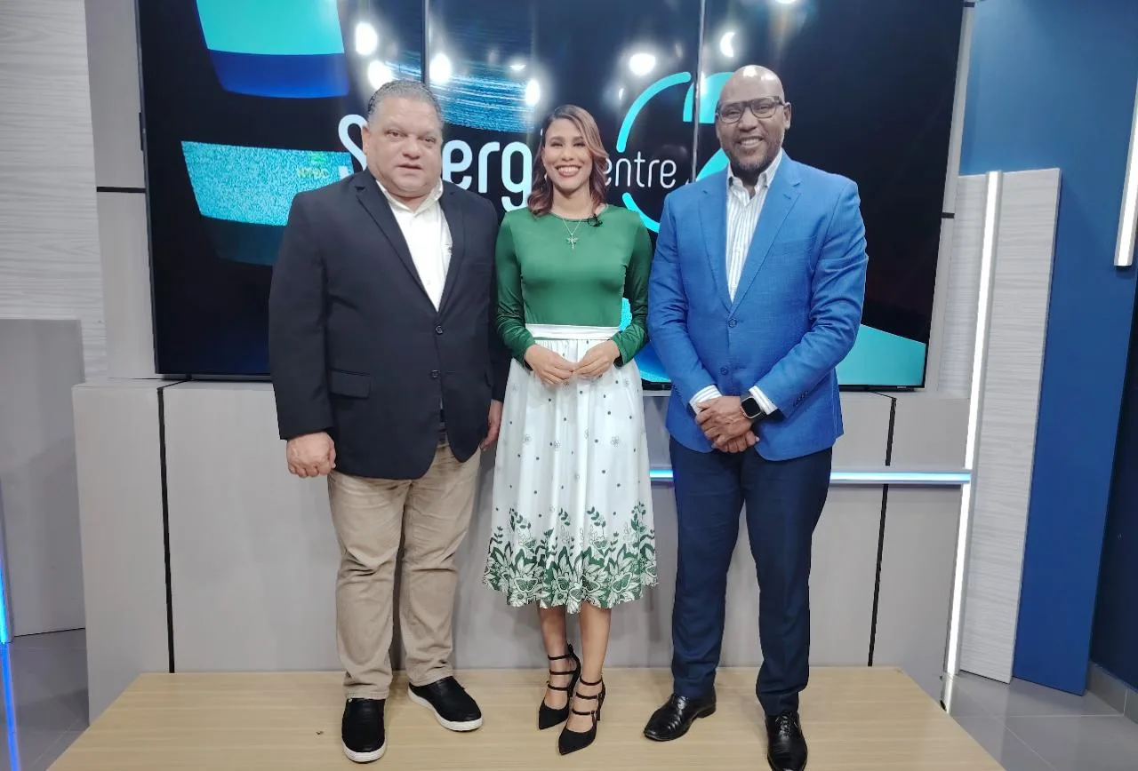 Mario Díaz favorece mantener congelados los precios de los combustibles