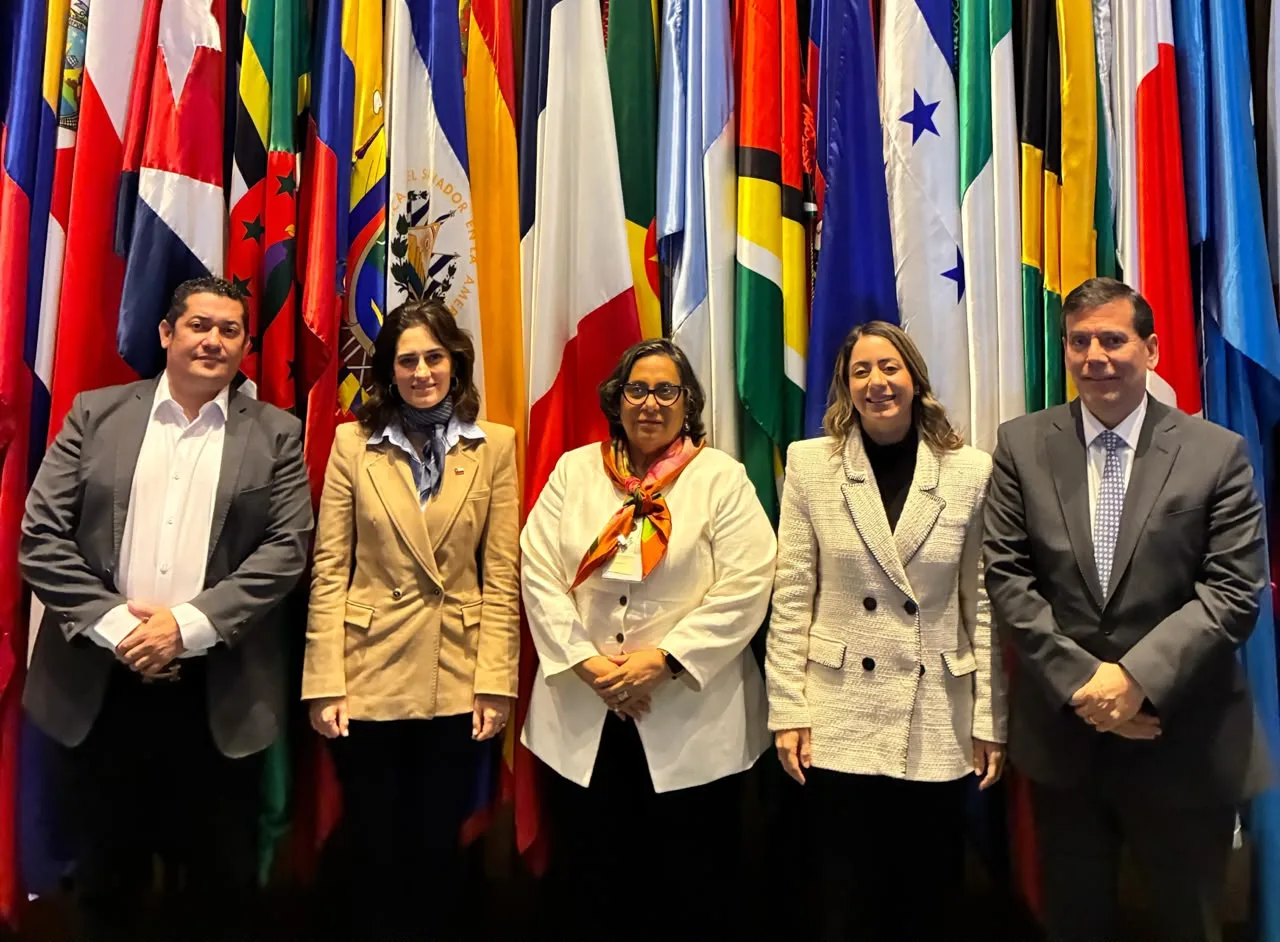 Ministra Gloria Reyes fortalece la cooperación social y de género durante agenda oficial en Chile