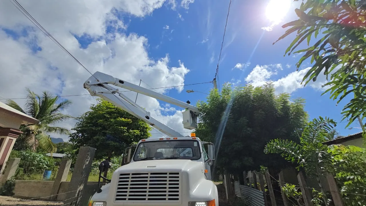 EDENORTE fortalece sistema eléctrico en La Majagua, Sánchez, Samaná, con inversión superior a RD$3.3 millones