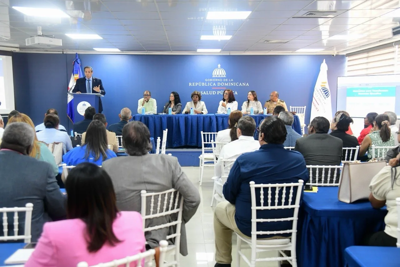 Ministro de Salud, Víctor Atallah promueve diálogo y mejores condiciones para médicos residentes