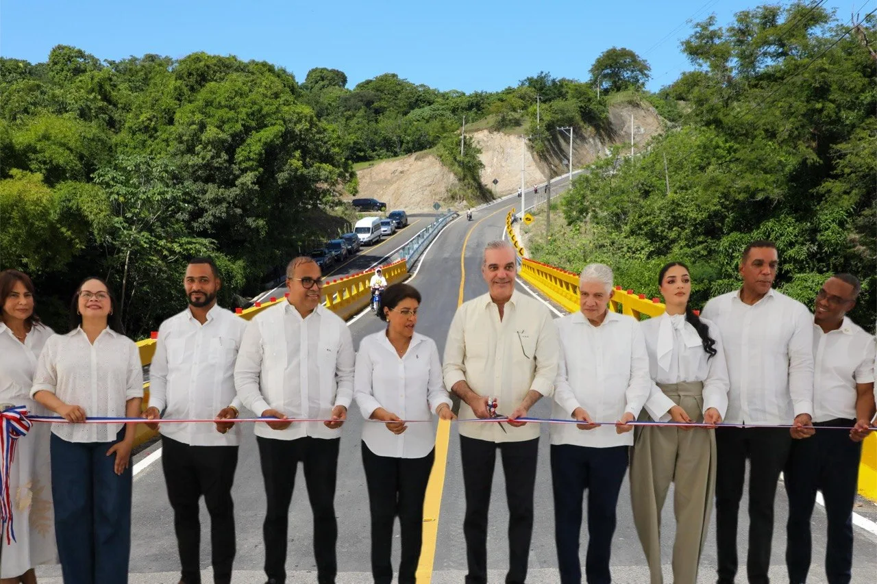Presidente Abinader convierte en realidad una demanda de más 70 años con la inauguración de la carretera Cruce La Lana–Manuel Bueno–El Aguacate que fortalece la conectividad entre Dajabón y Santiago Rodríguez